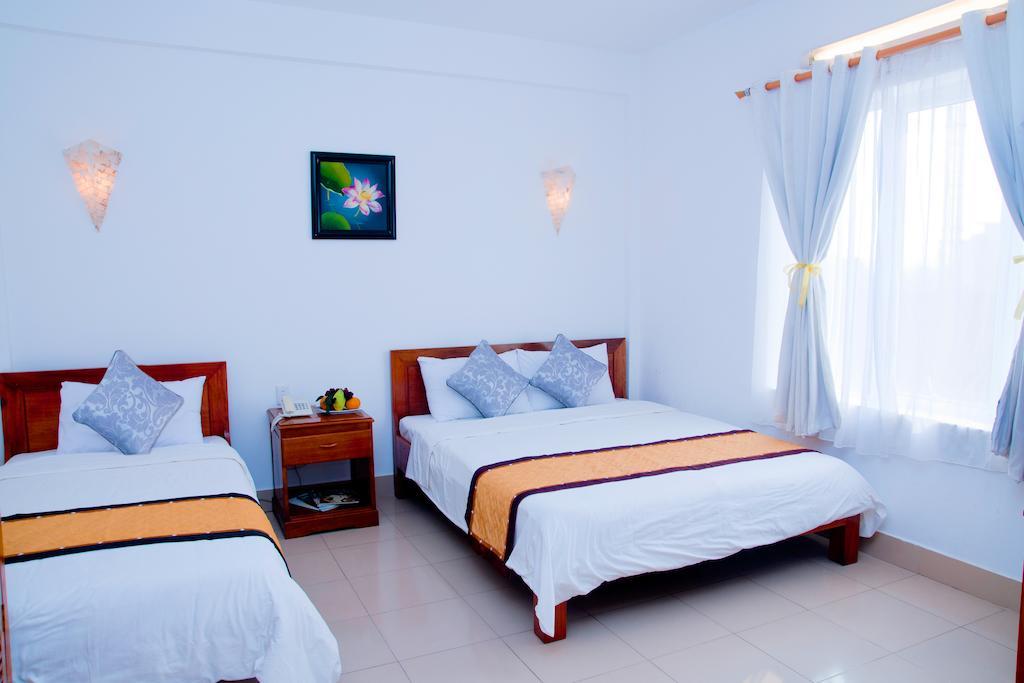 Golden Lotus Hotel Hue Room photo
