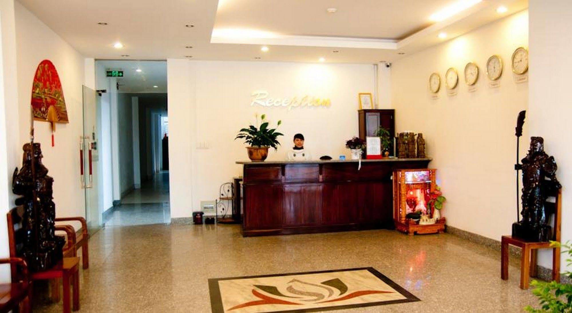 Golden Lotus Hotel Hue Exterior photo
