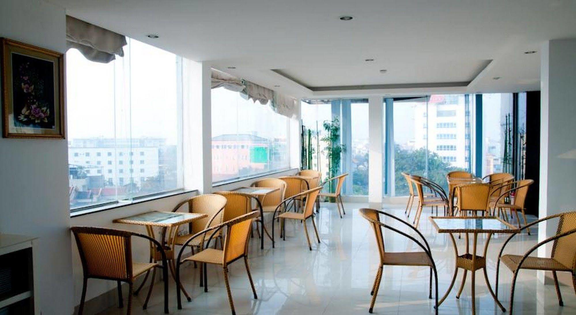Golden Lotus Hotel Hue Exterior photo