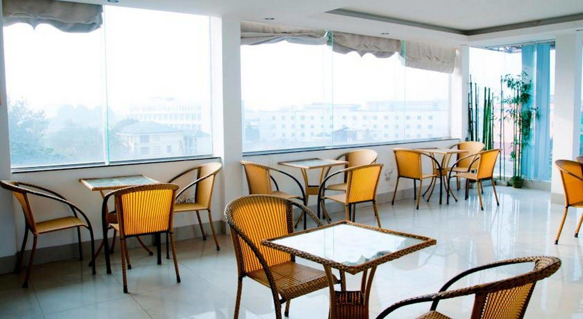 Golden Lotus Hotel Hue Exterior photo